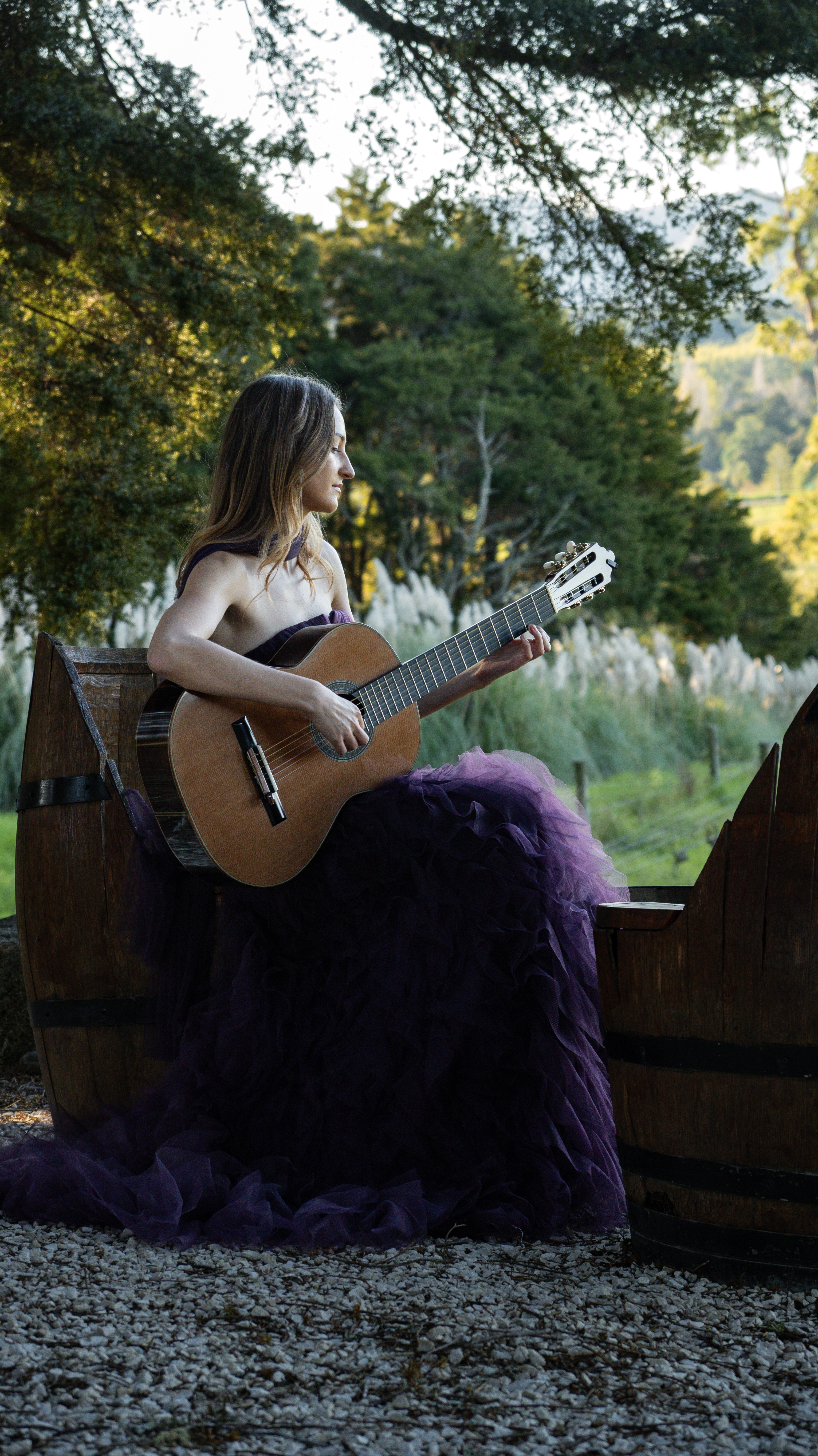 Lora Kurusa with guitar